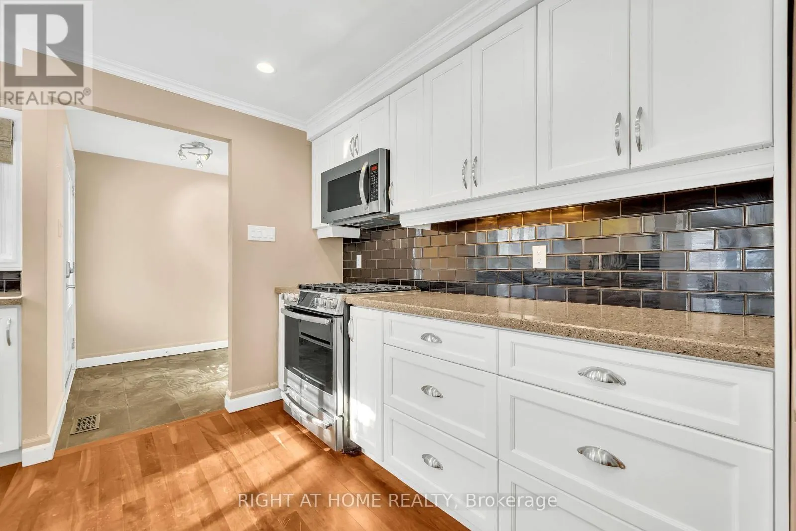 3 - 104 WOODLAWN ROAD E