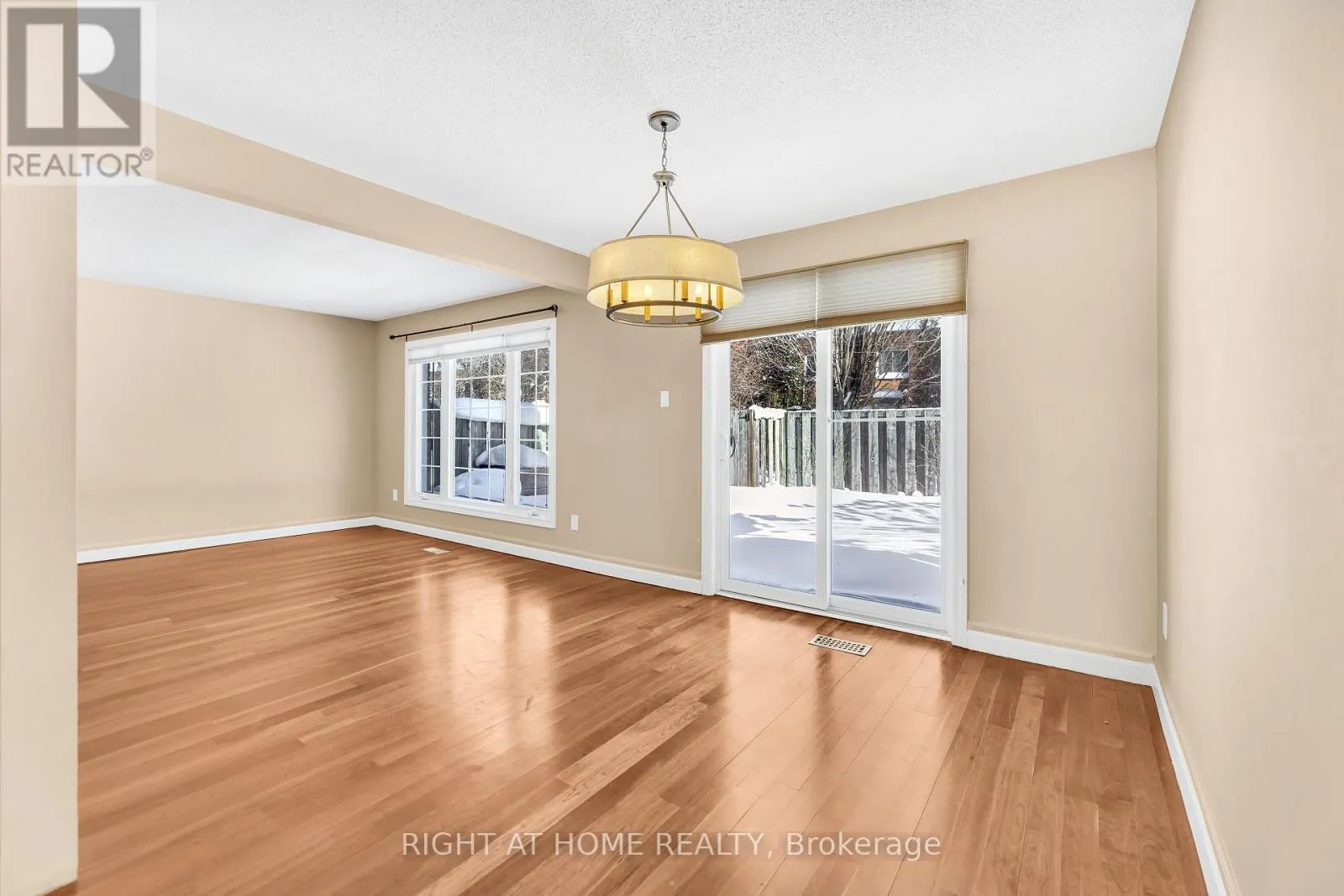 3 - 104 WOODLAWN ROAD E