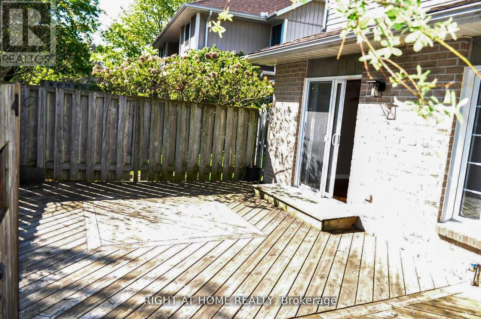 3 - 104 WOODLAWN ROAD E