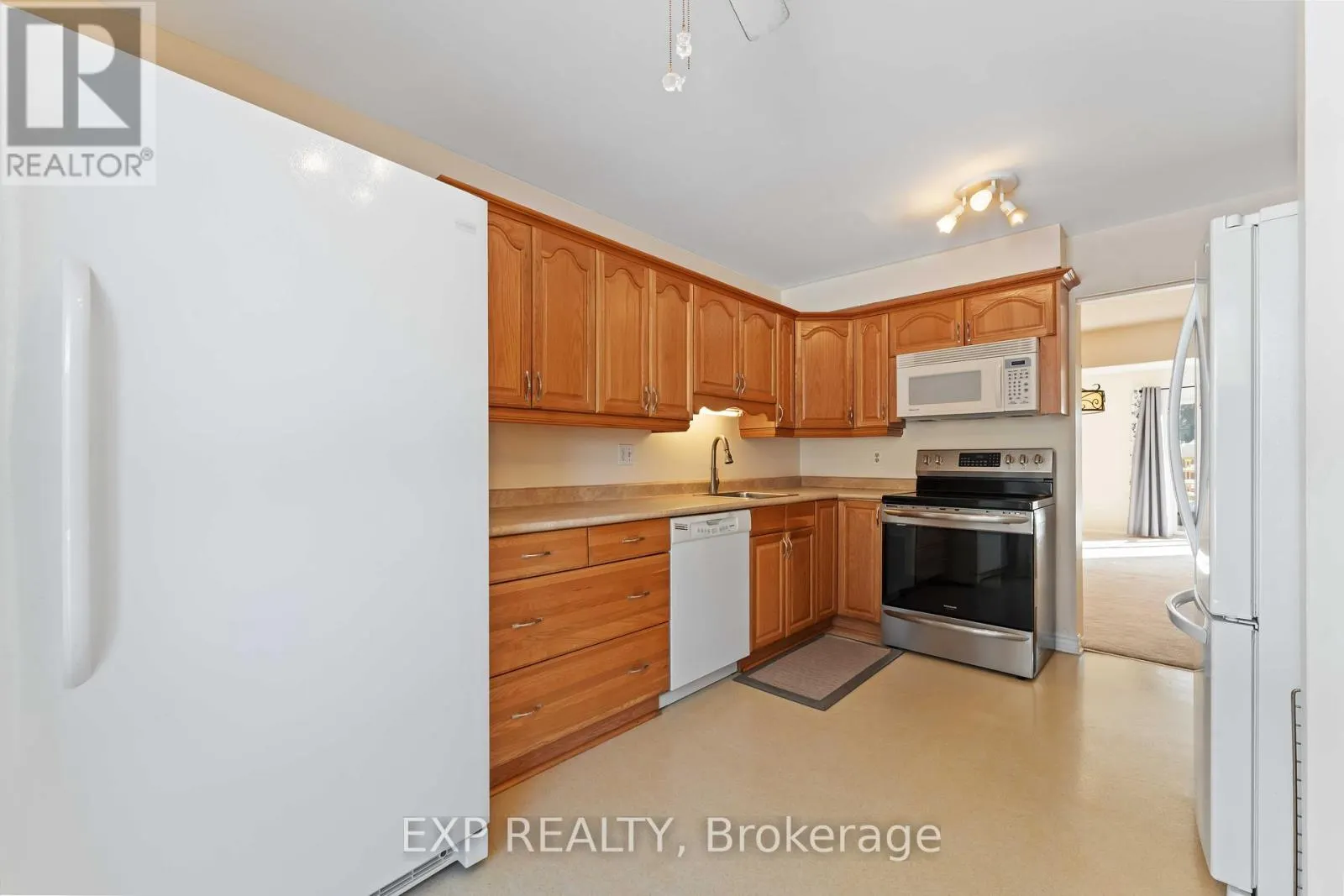38 - 820 CAHILL DRIVE W