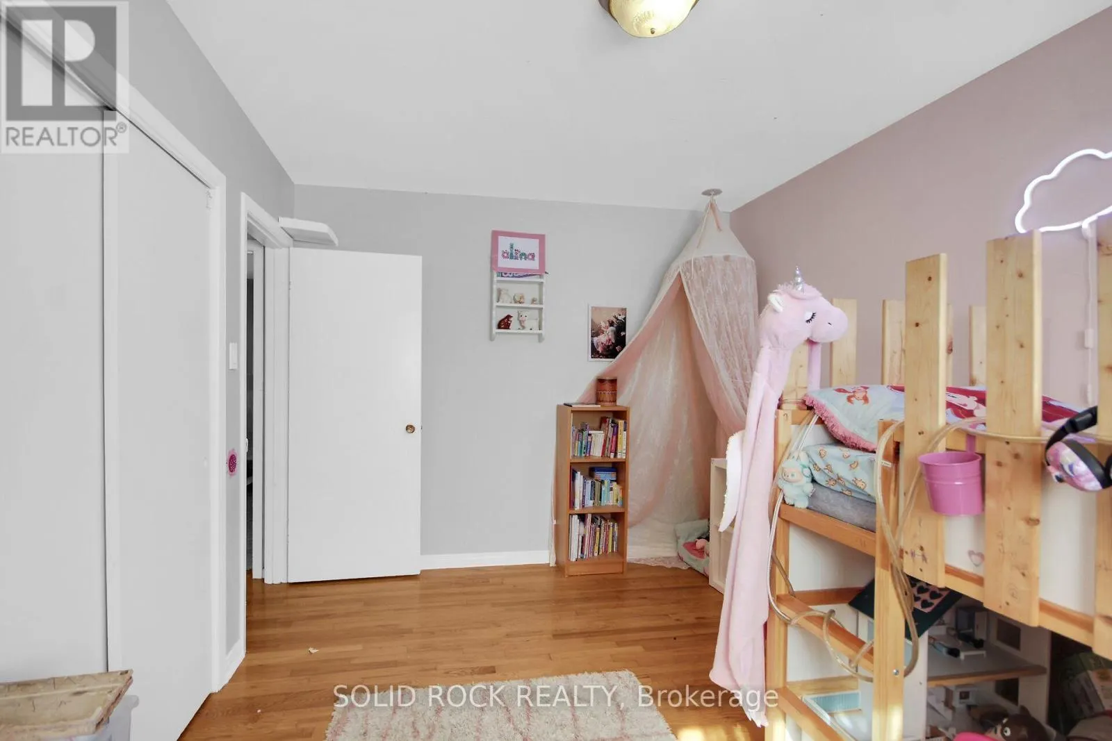 117 VIEWMOUNT DRIVE