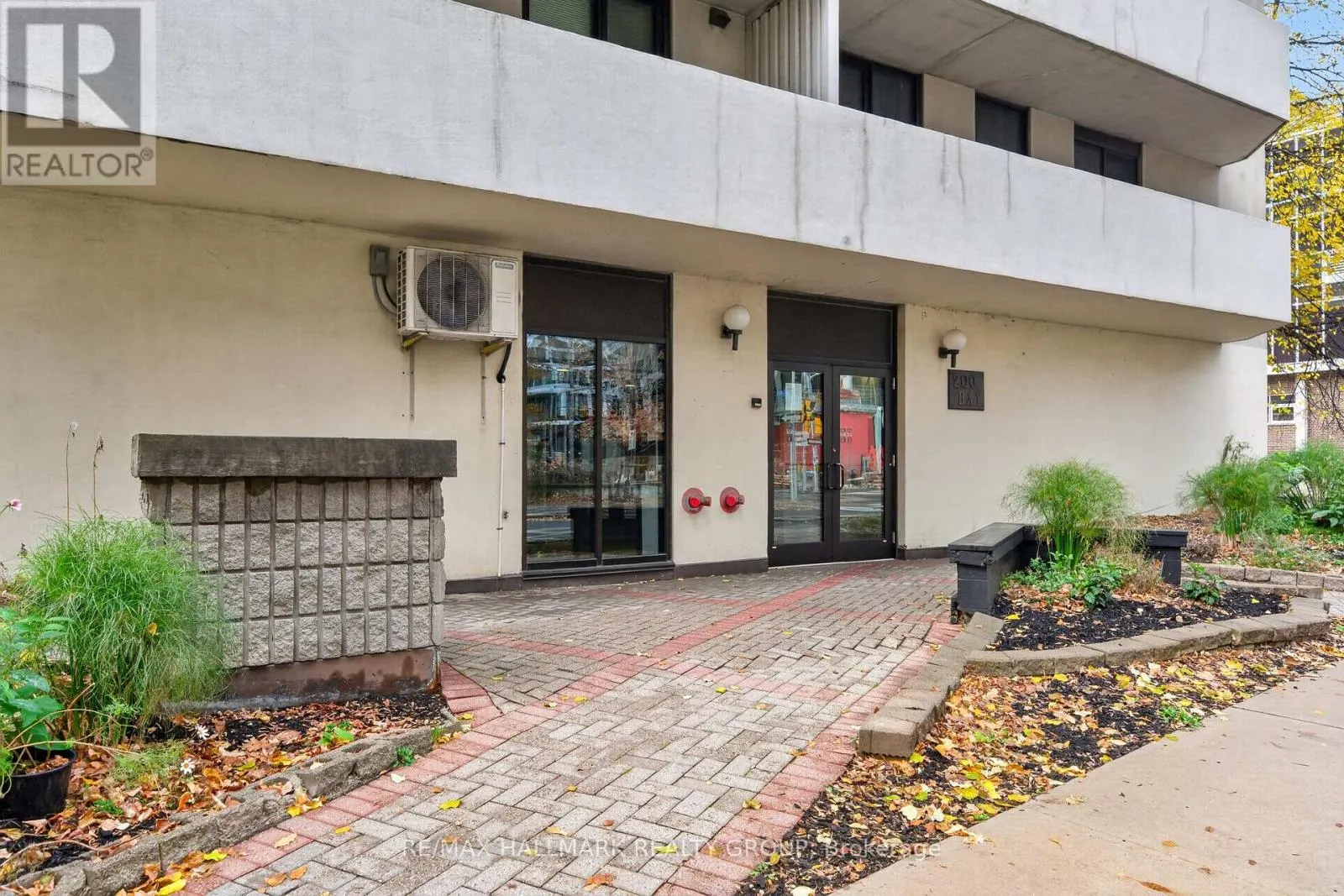 1203 - 200 BAY STREET