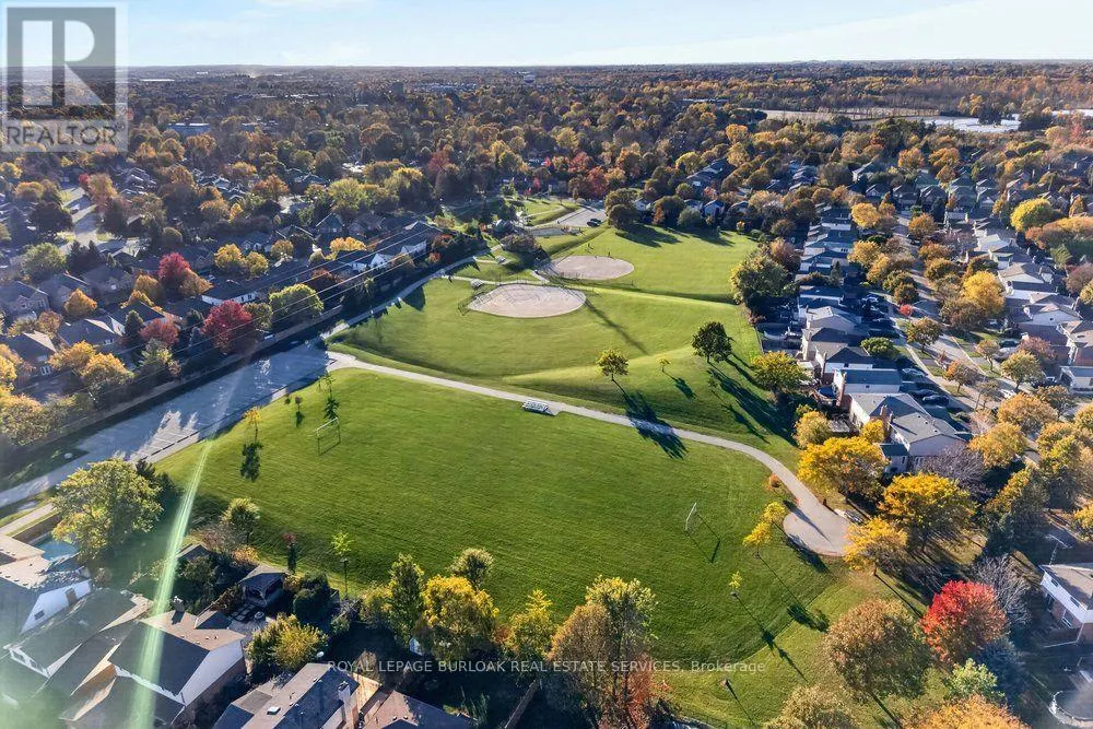 4 VANCE CRESCENT