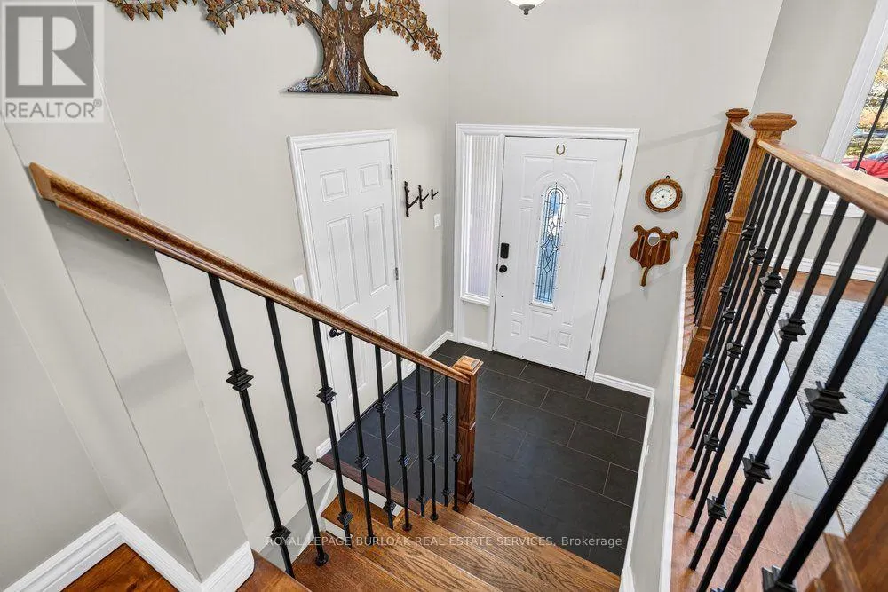 4 VANCE CRESCENT