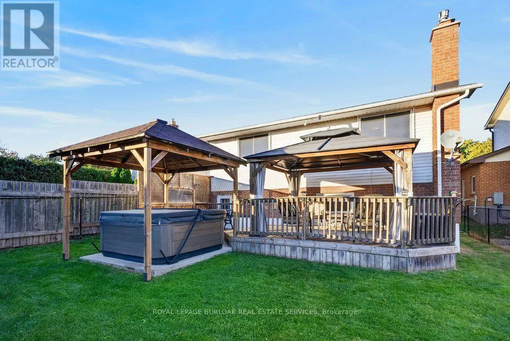 4 VANCE CRESCENT