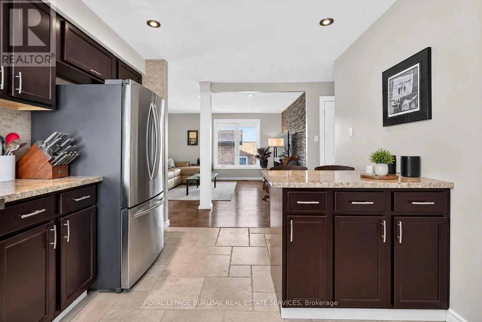 4 VANCE CRESCENT