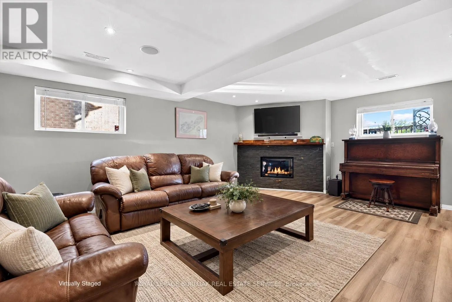 4 VANCE CRESCENT