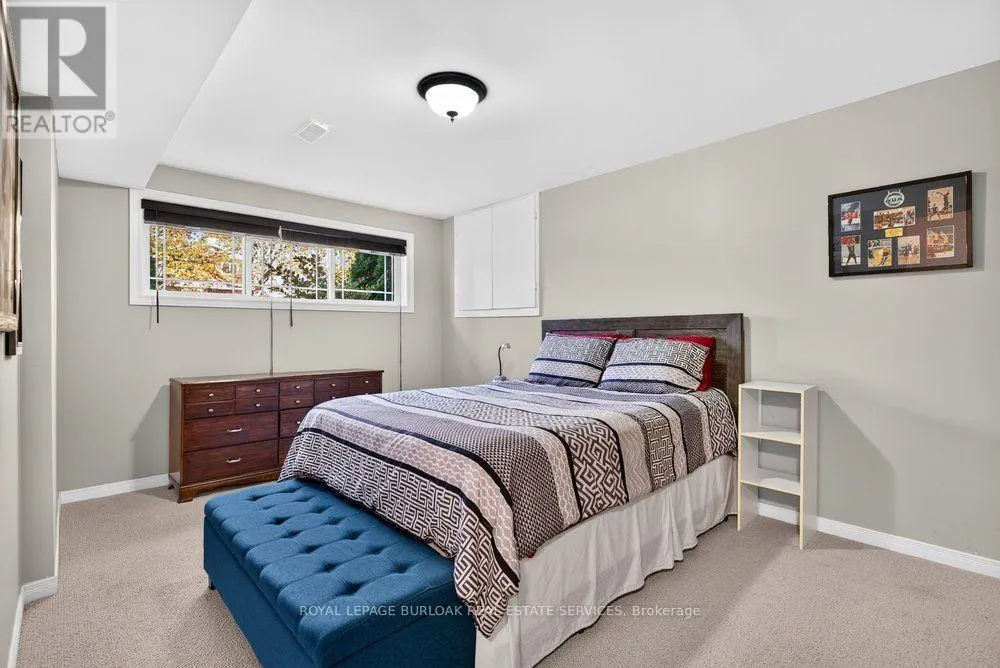 4 VANCE CRESCENT