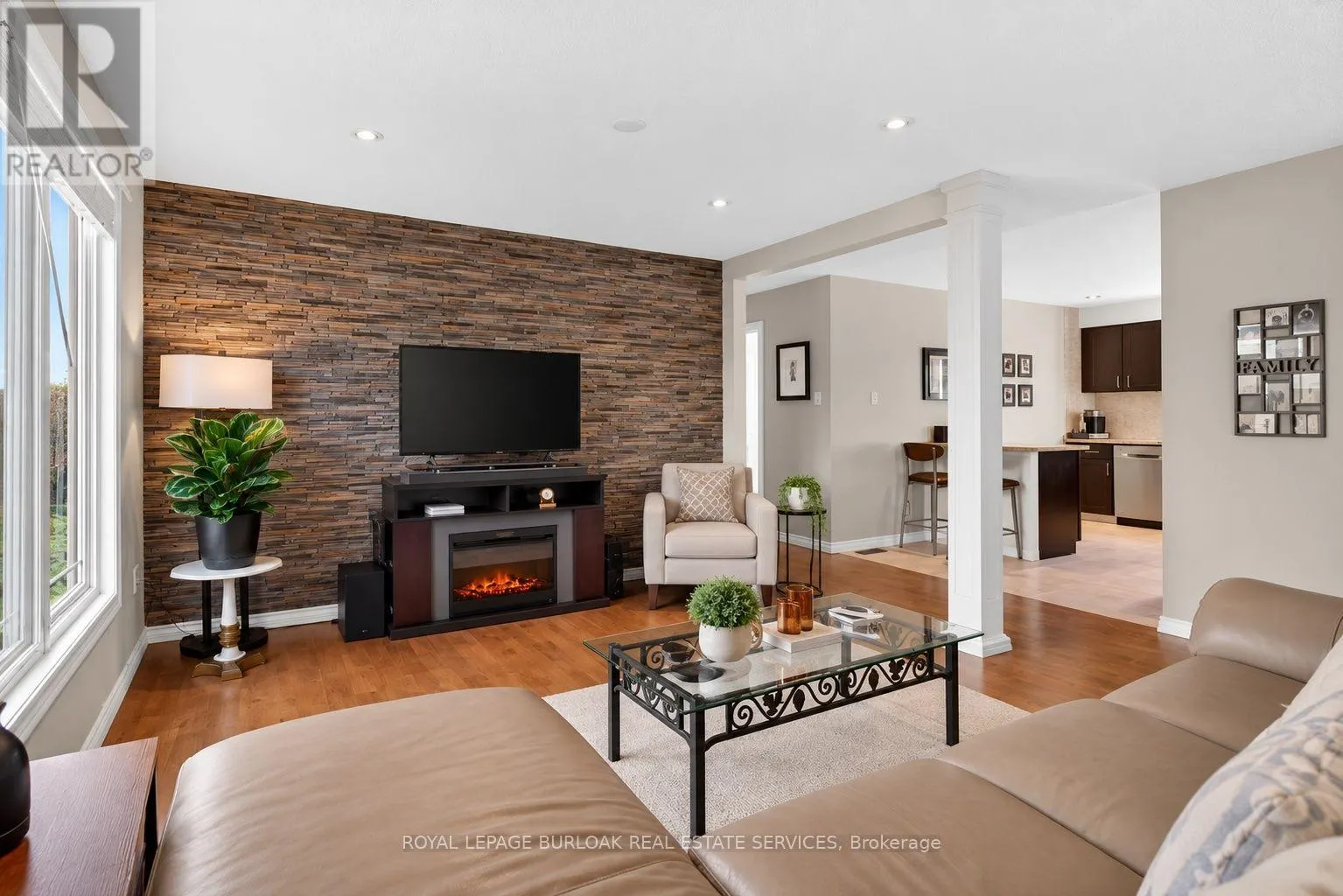 4 VANCE CRESCENT