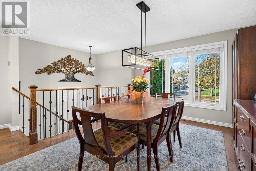 4 VANCE CRESCENT