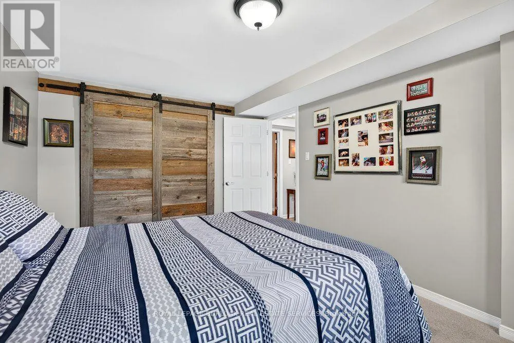 4 VANCE CRESCENT