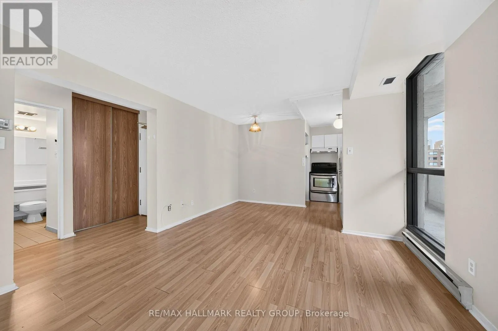 1203 - 200 BAY STREET
