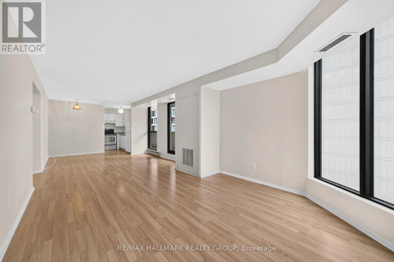 1203 - 200 BAY STREET