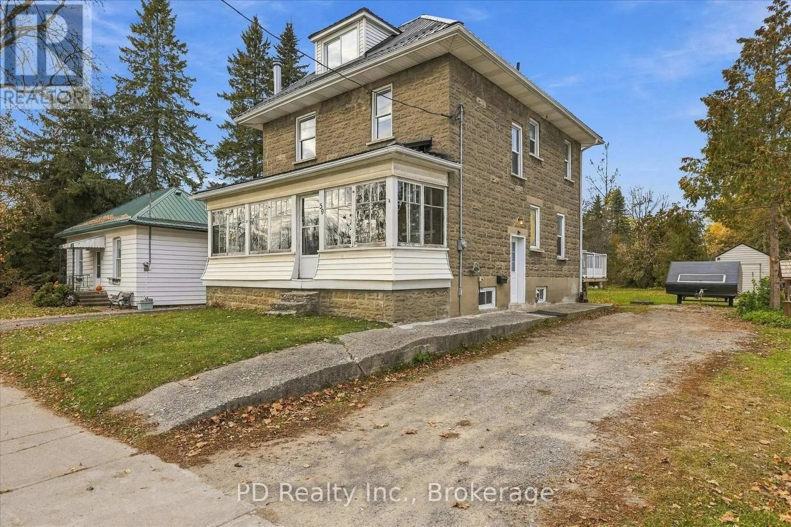 59 KING ST STREET W