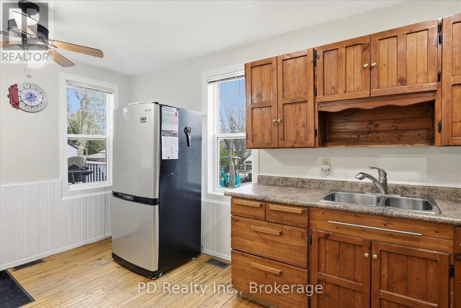 59 KING ST STREET W