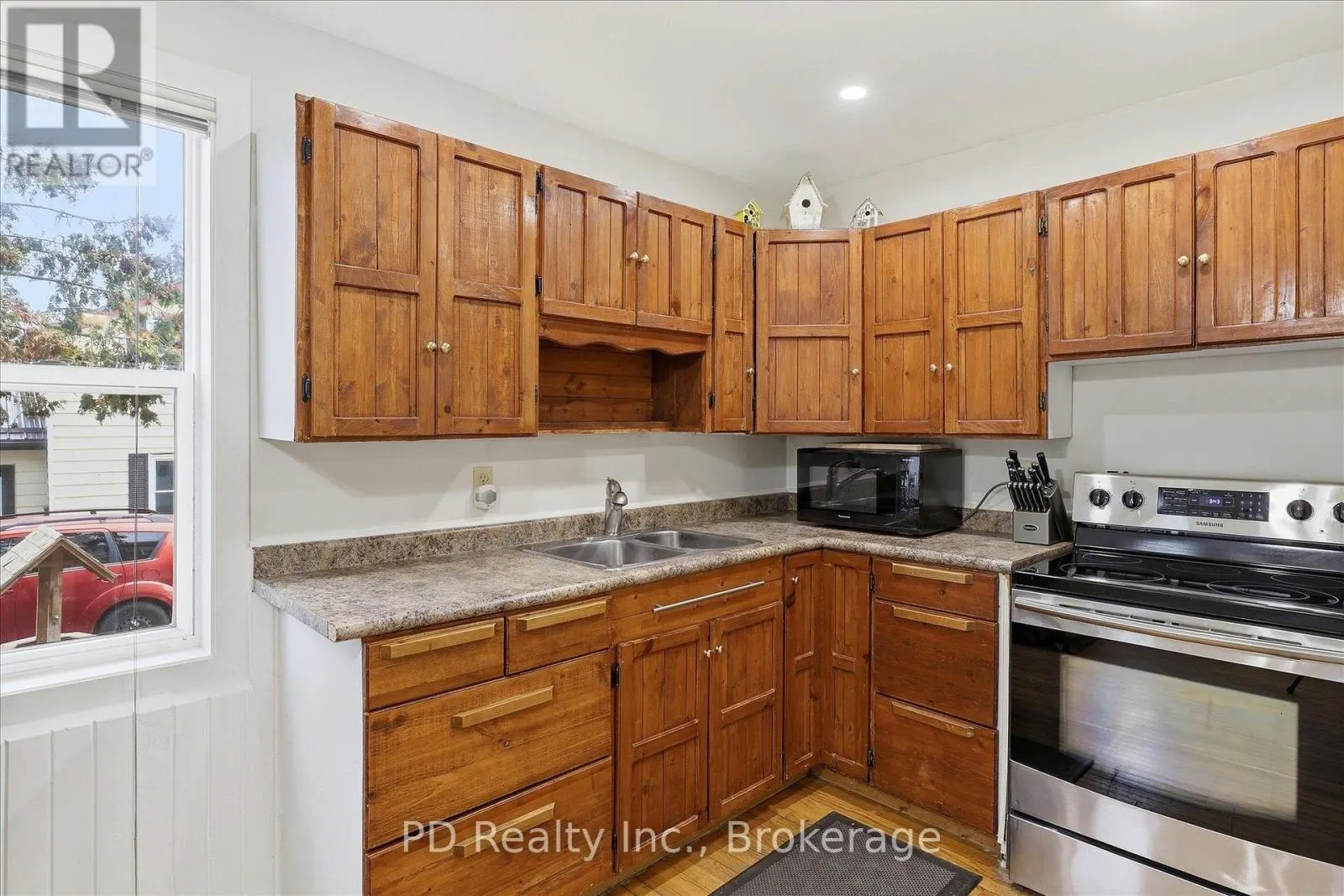 59 KING ST STREET W