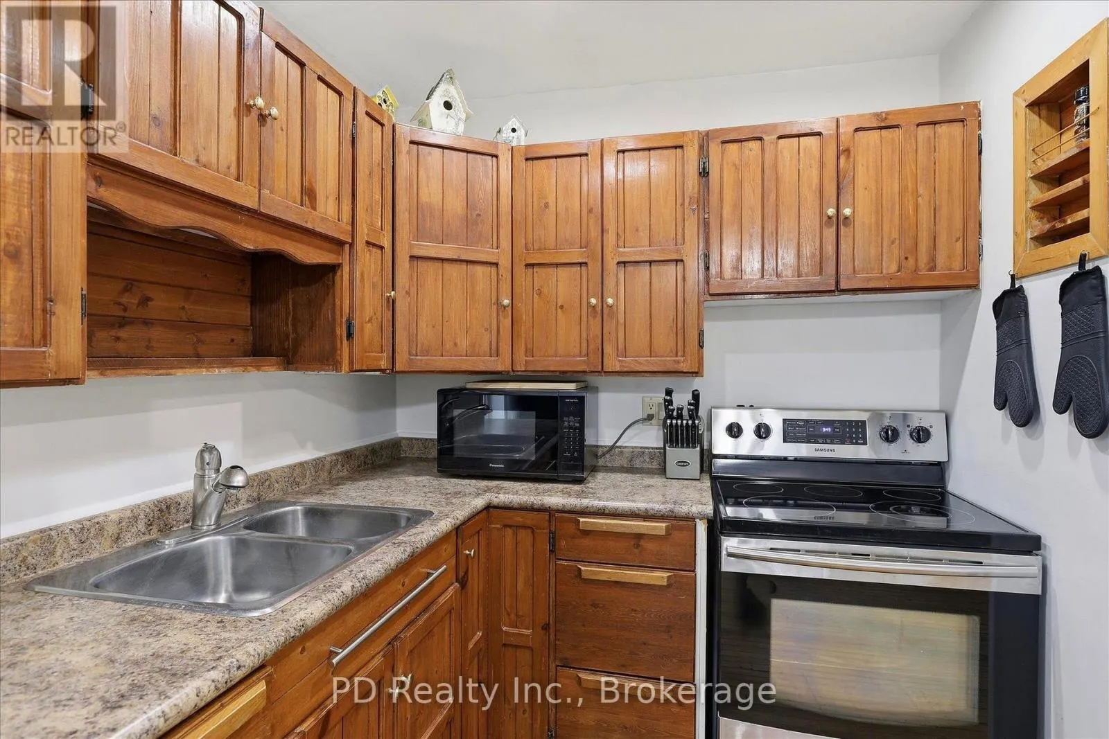 59 KING ST STREET W