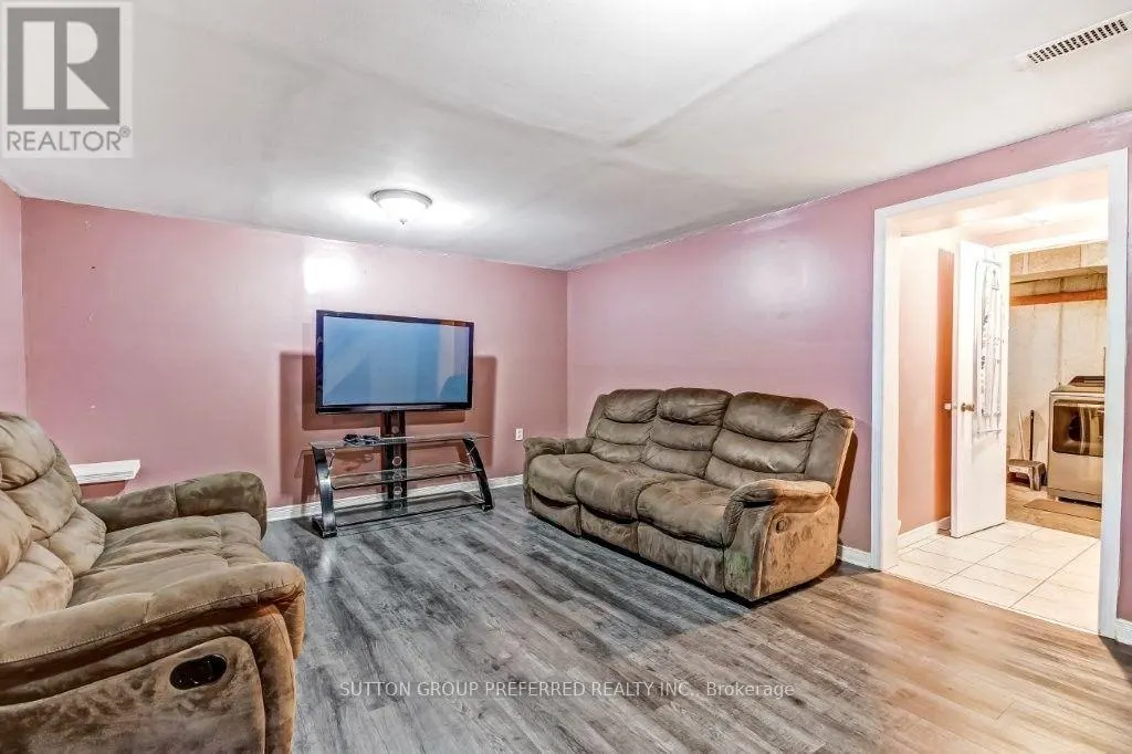 39 METCALFE CRESCENT