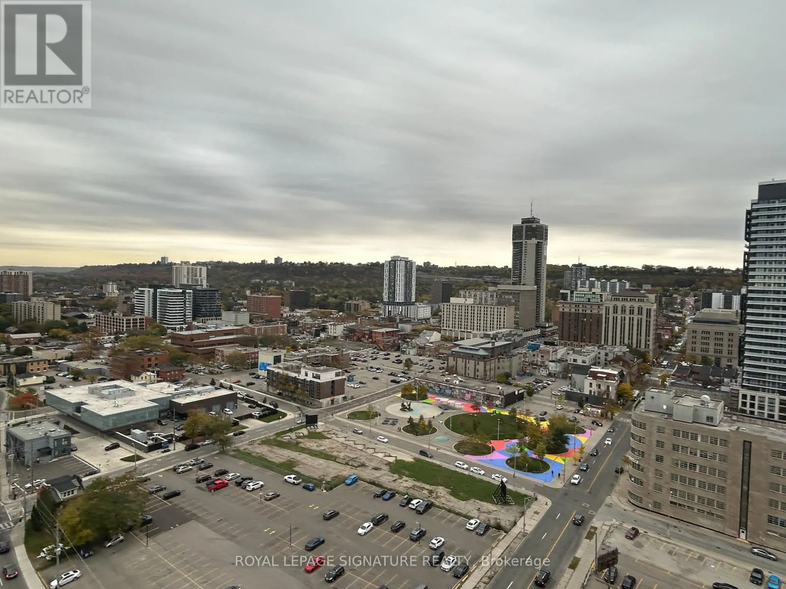 2004 - 91 JOHN STREET N
