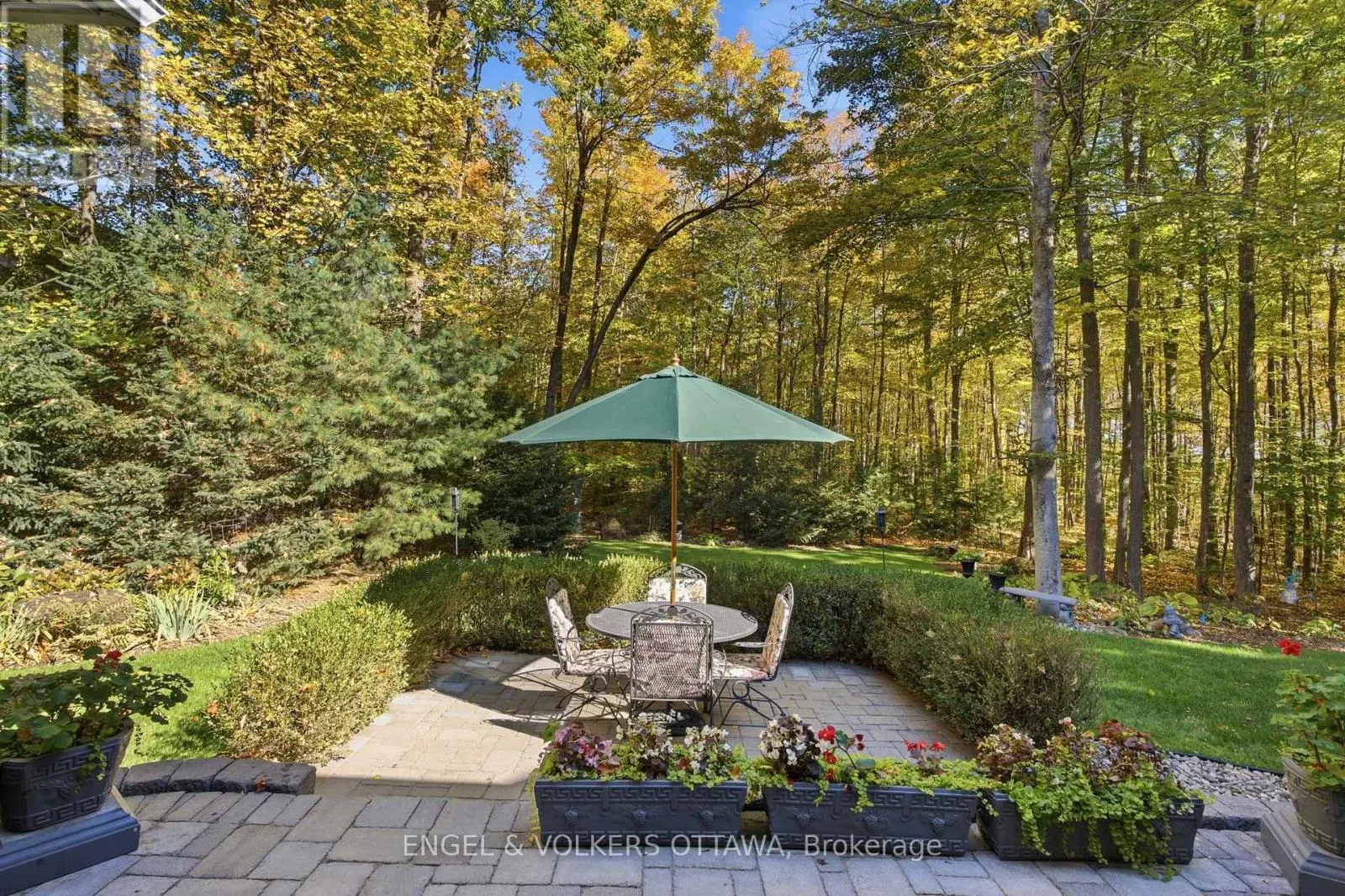 5732 QUEENSCOURT CRESCENT