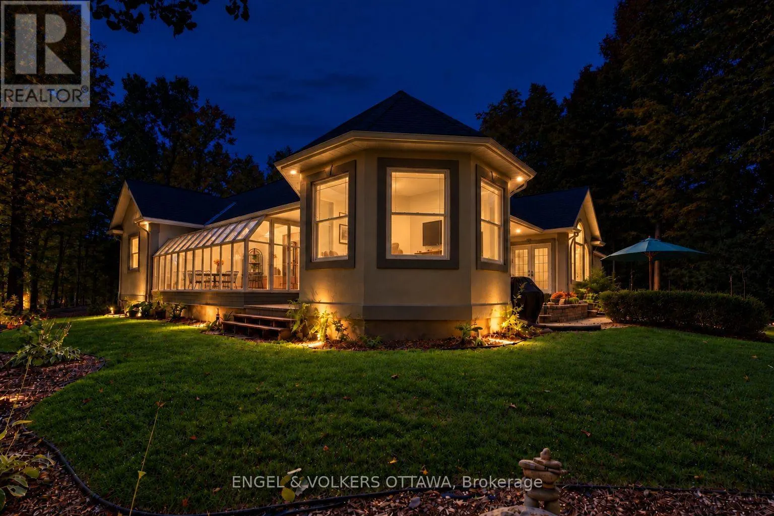 5732 QUEENSCOURT CRESCENT