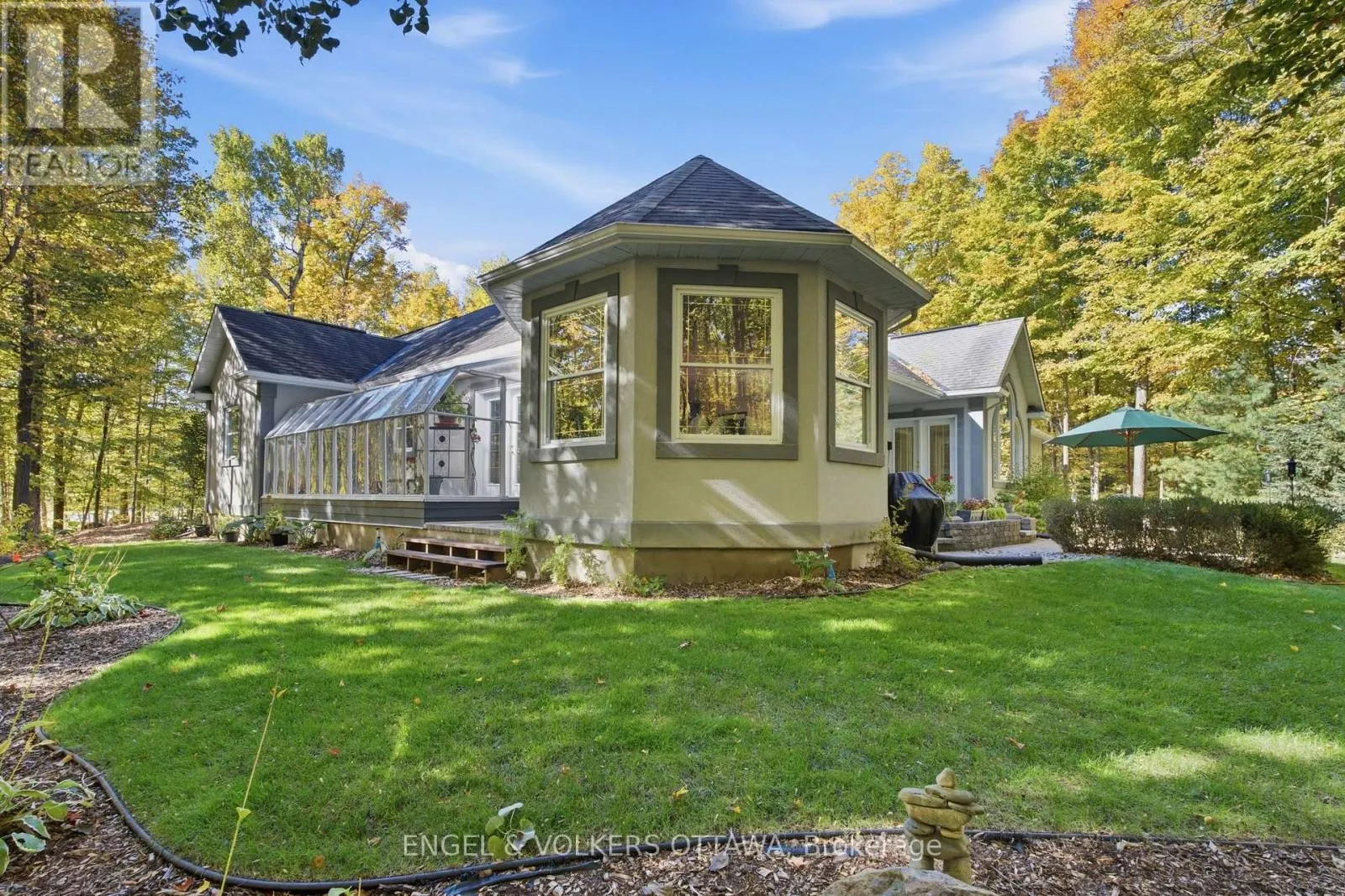 5732 QUEENSCOURT CRESCENT