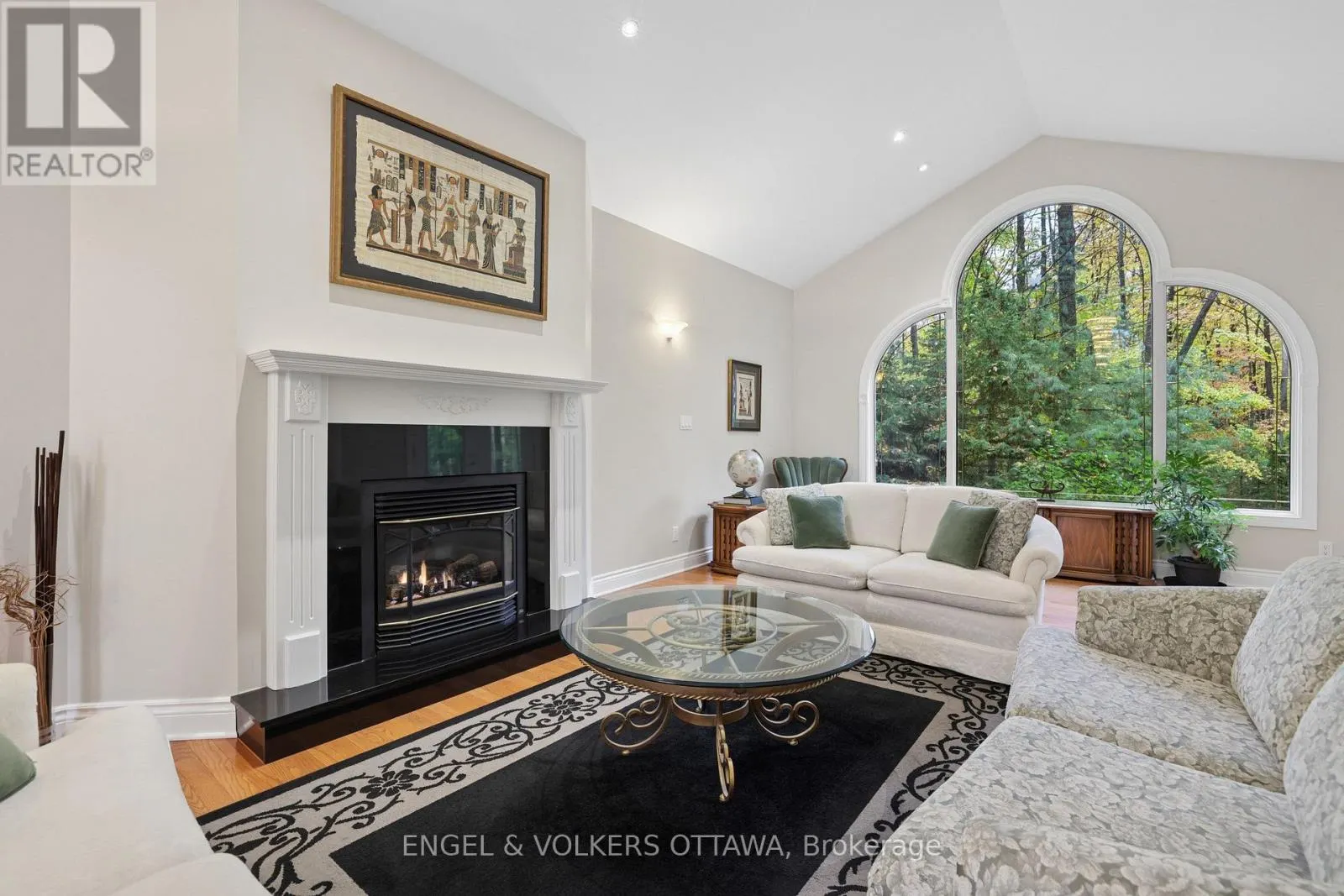 5732 QUEENSCOURT CRESCENT