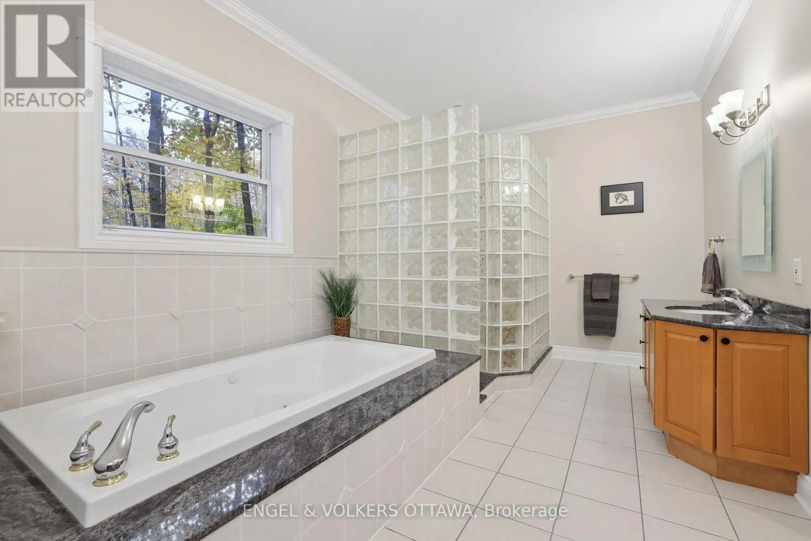 5732 QUEENSCOURT CRESCENT