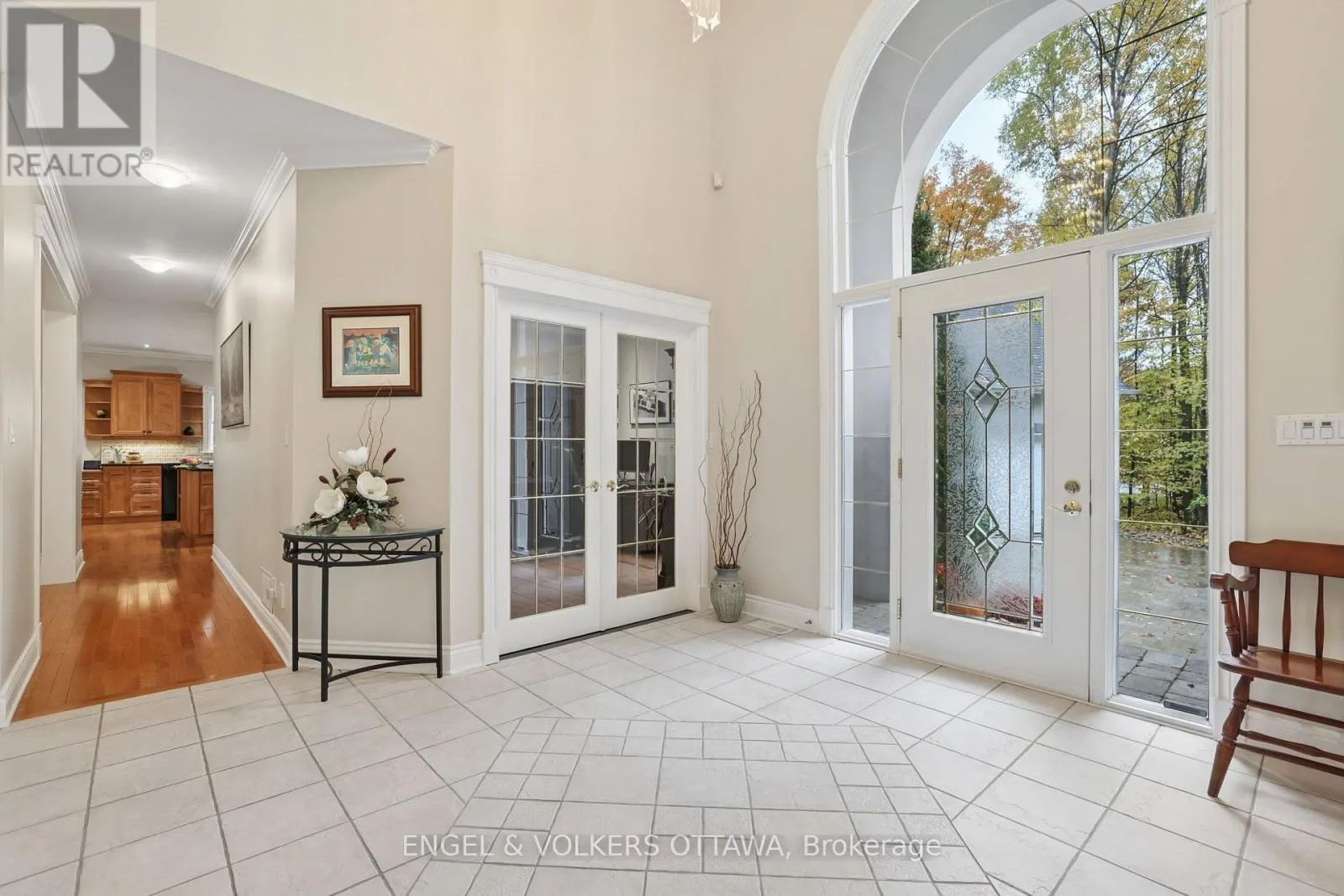 5732 QUEENSCOURT CRESCENT
