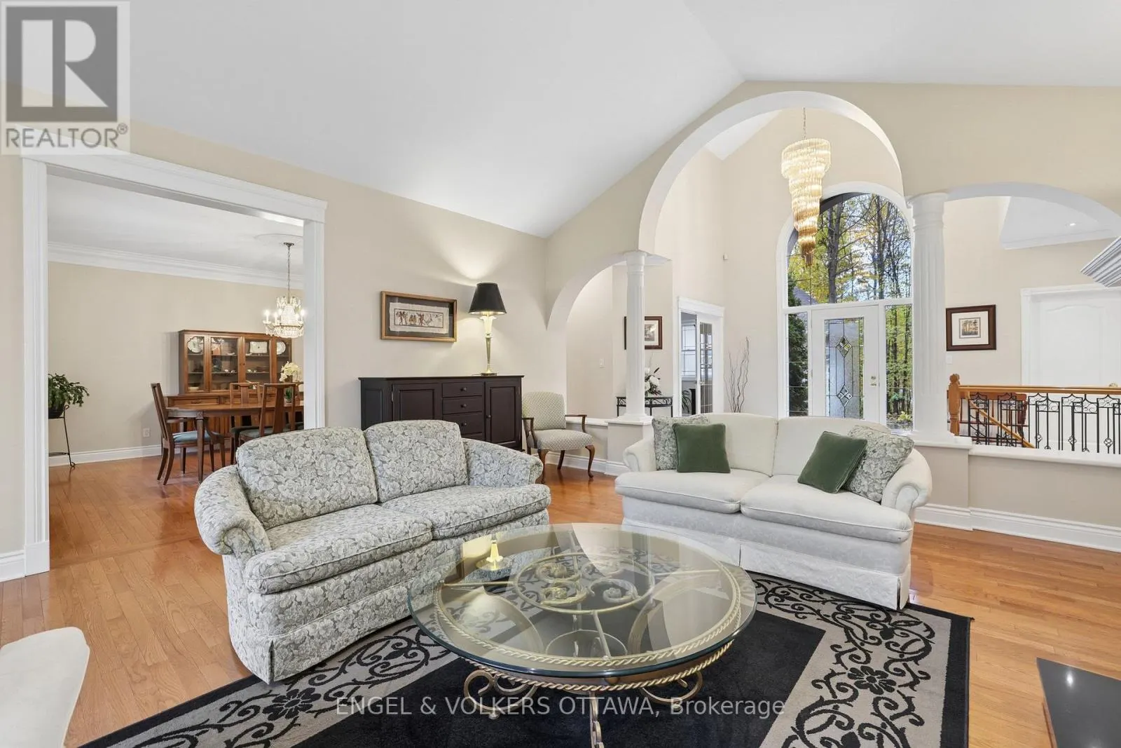 5732 QUEENSCOURT CRESCENT