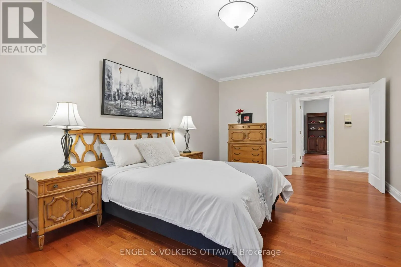 5732 QUEENSCOURT CRESCENT