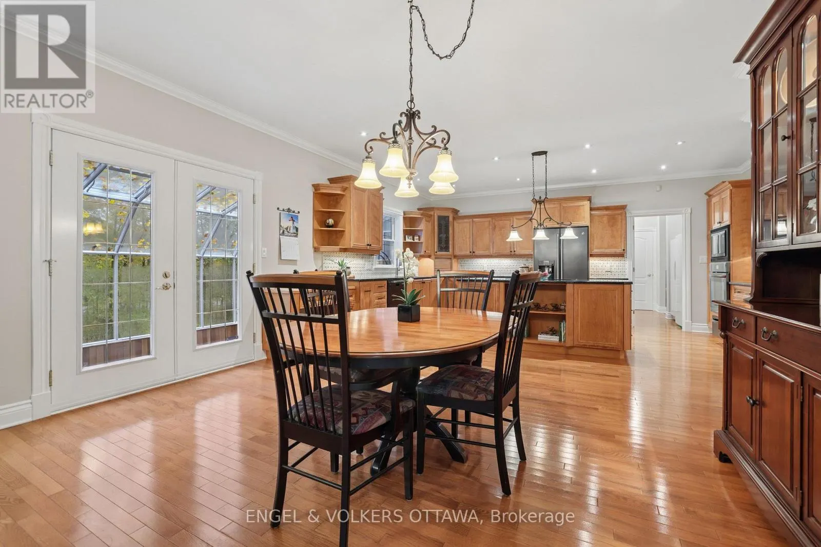 5732 QUEENSCOURT CRESCENT
