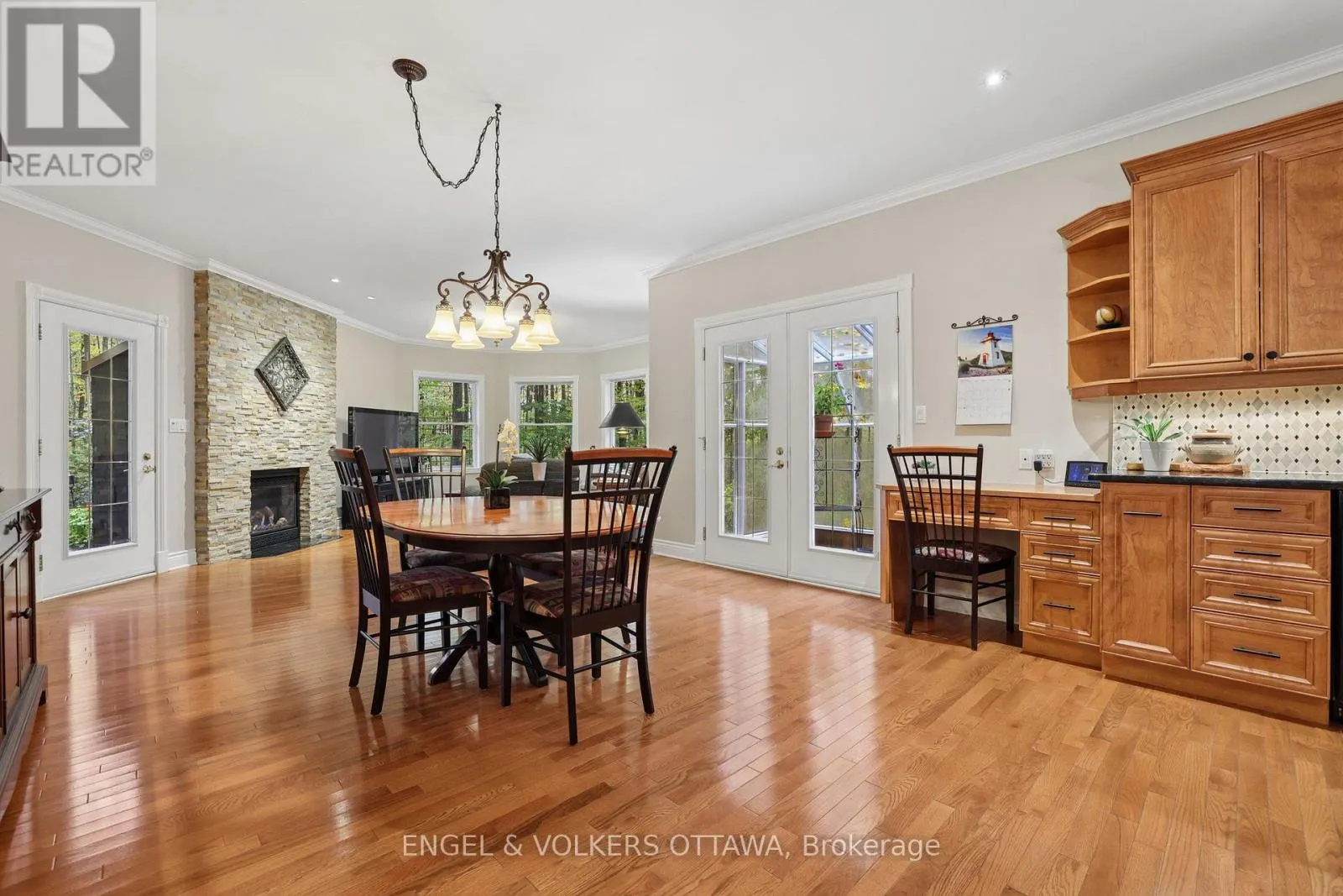 5732 QUEENSCOURT CRESCENT
