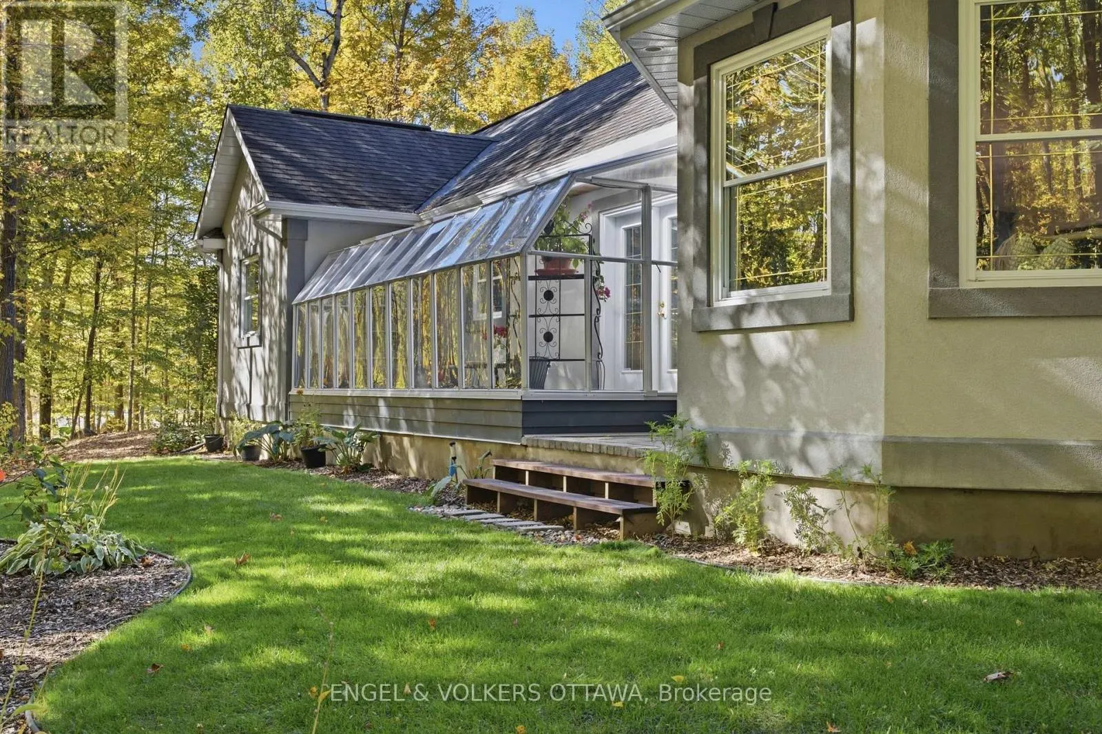 5732 QUEENSCOURT CRESCENT