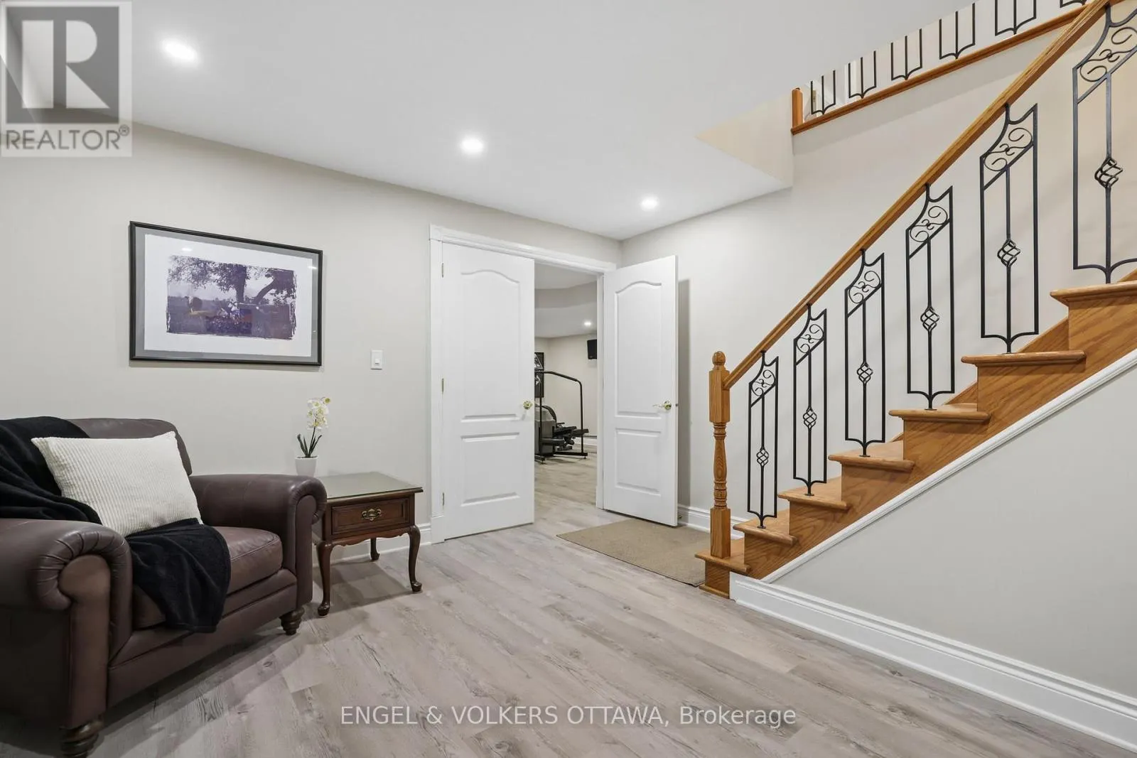 5732 QUEENSCOURT CRESCENT