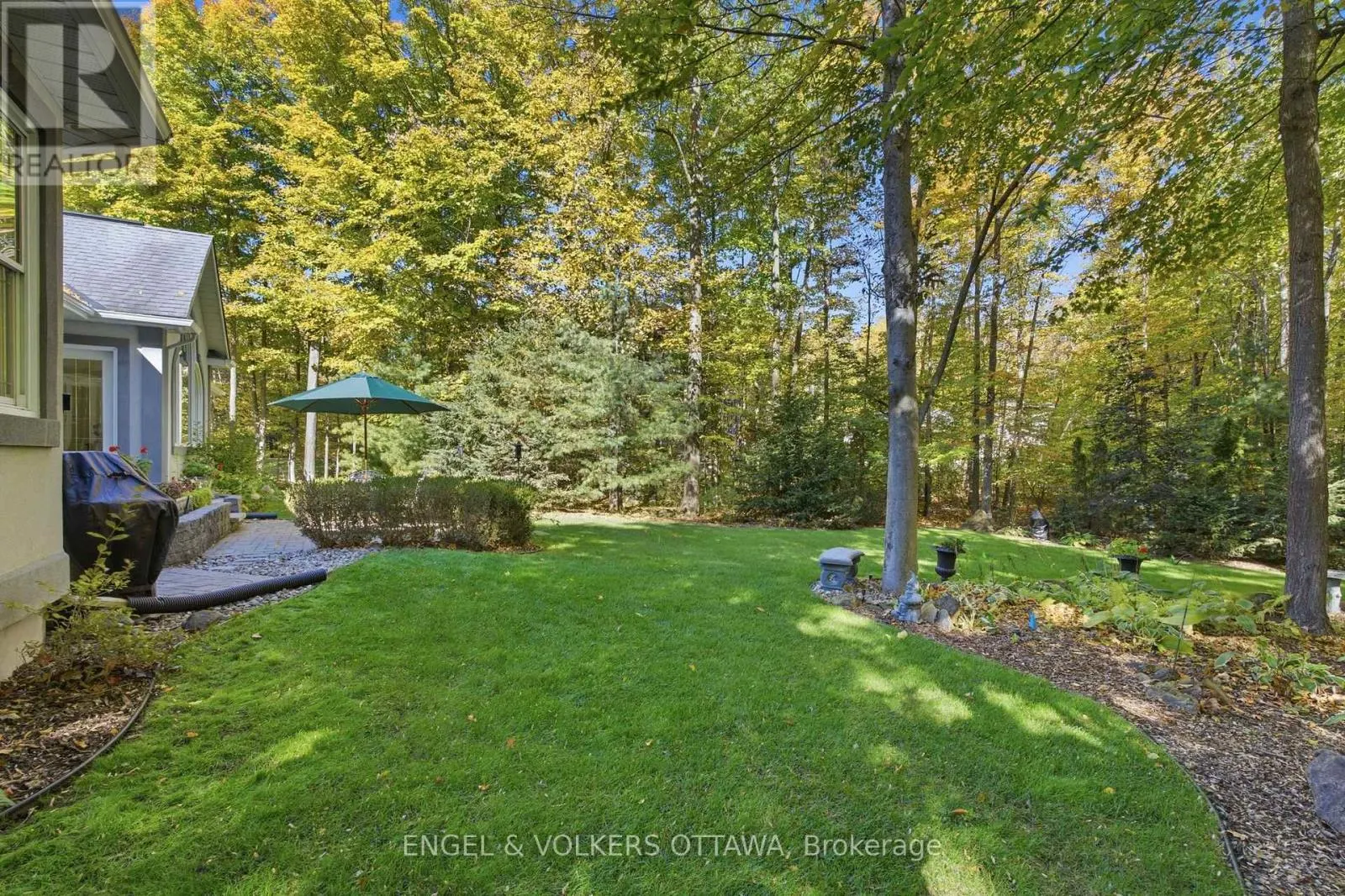 5732 QUEENSCOURT CRESCENT