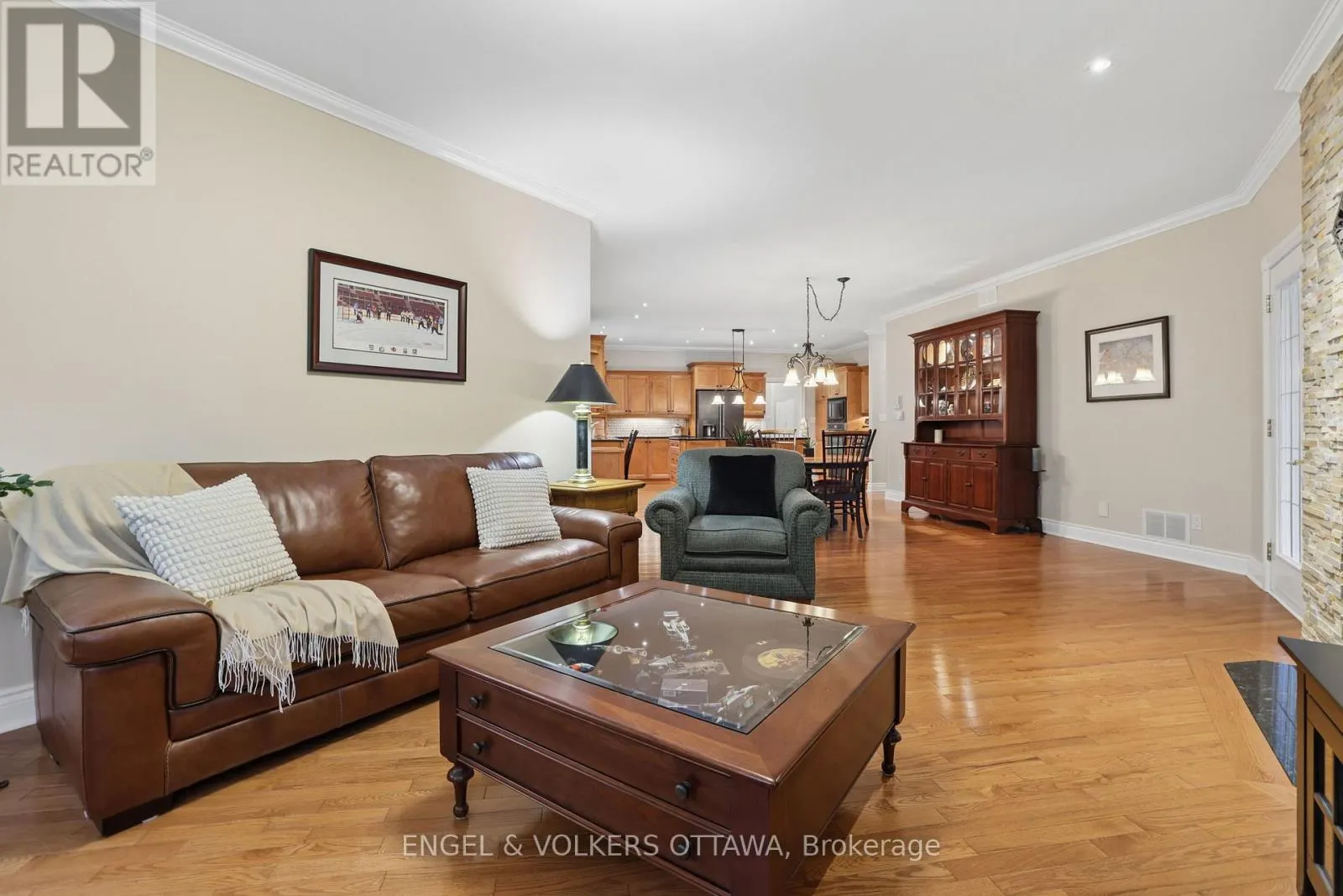5732 QUEENSCOURT CRESCENT