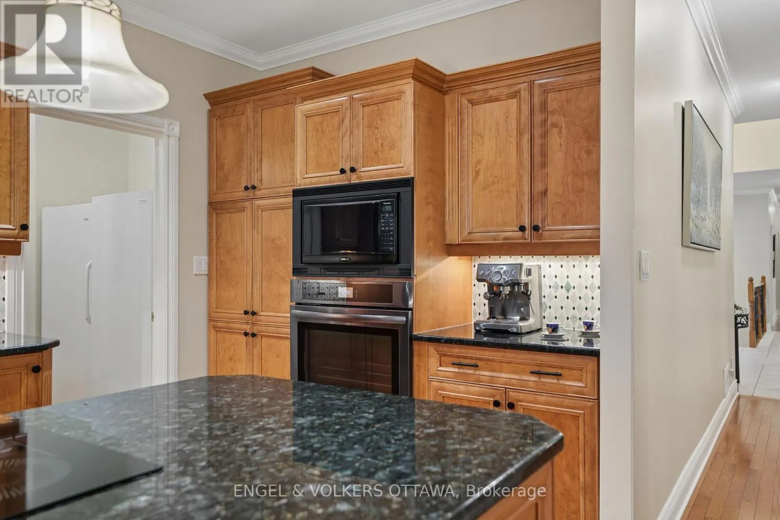 5732 QUEENSCOURT CRESCENT