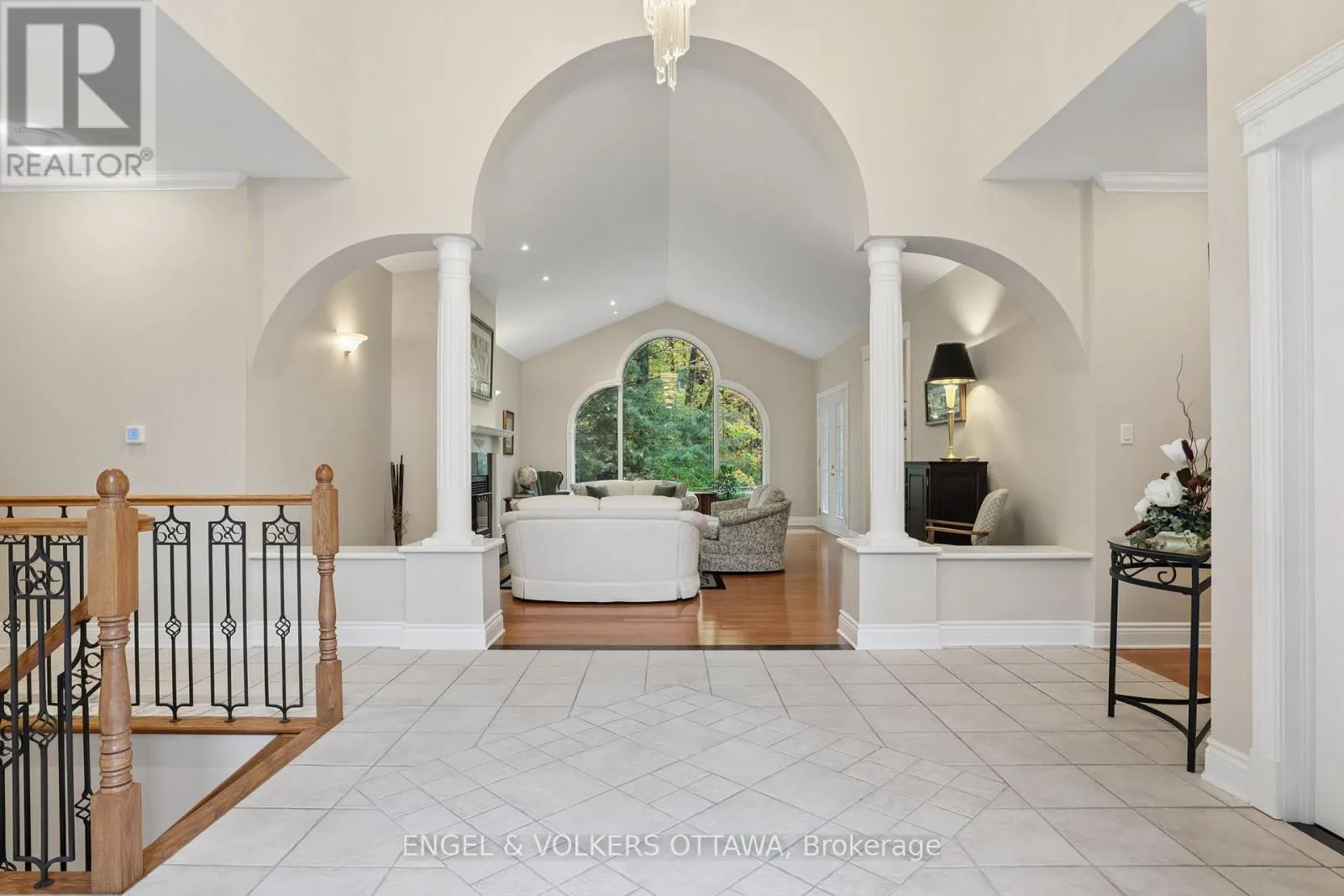 5732 QUEENSCOURT CRESCENT