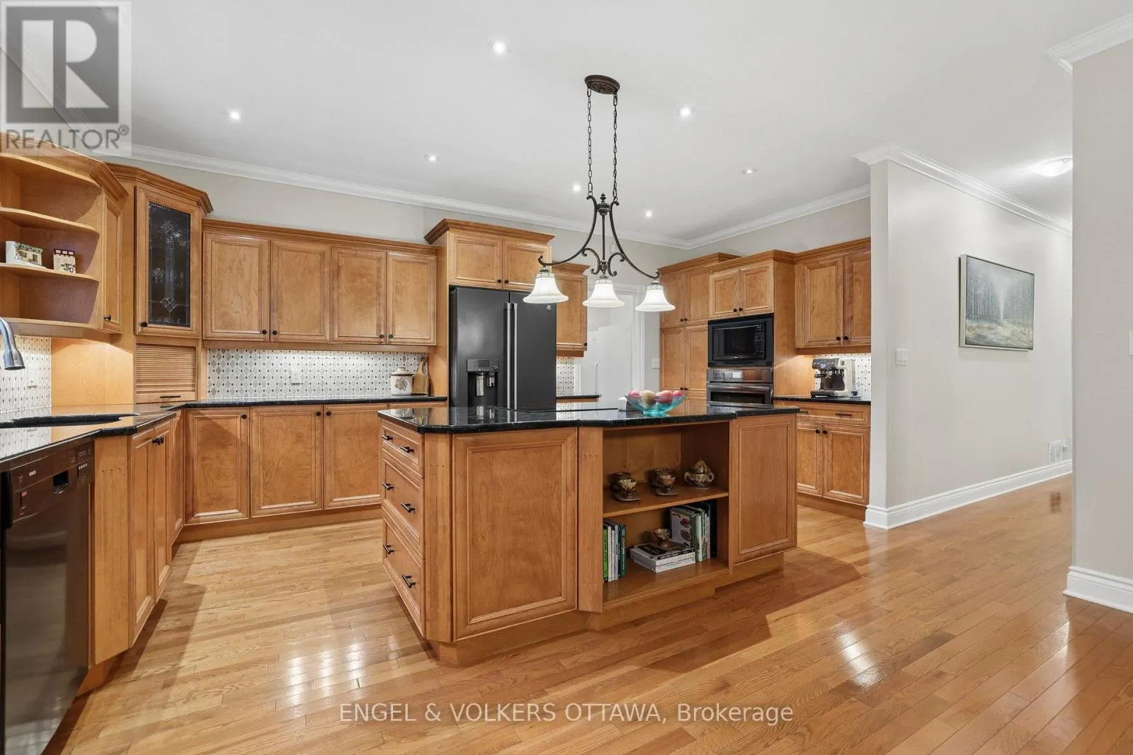 5732 QUEENSCOURT CRESCENT
