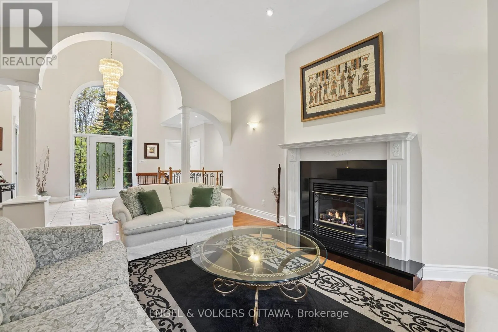 5732 QUEENSCOURT CRESCENT