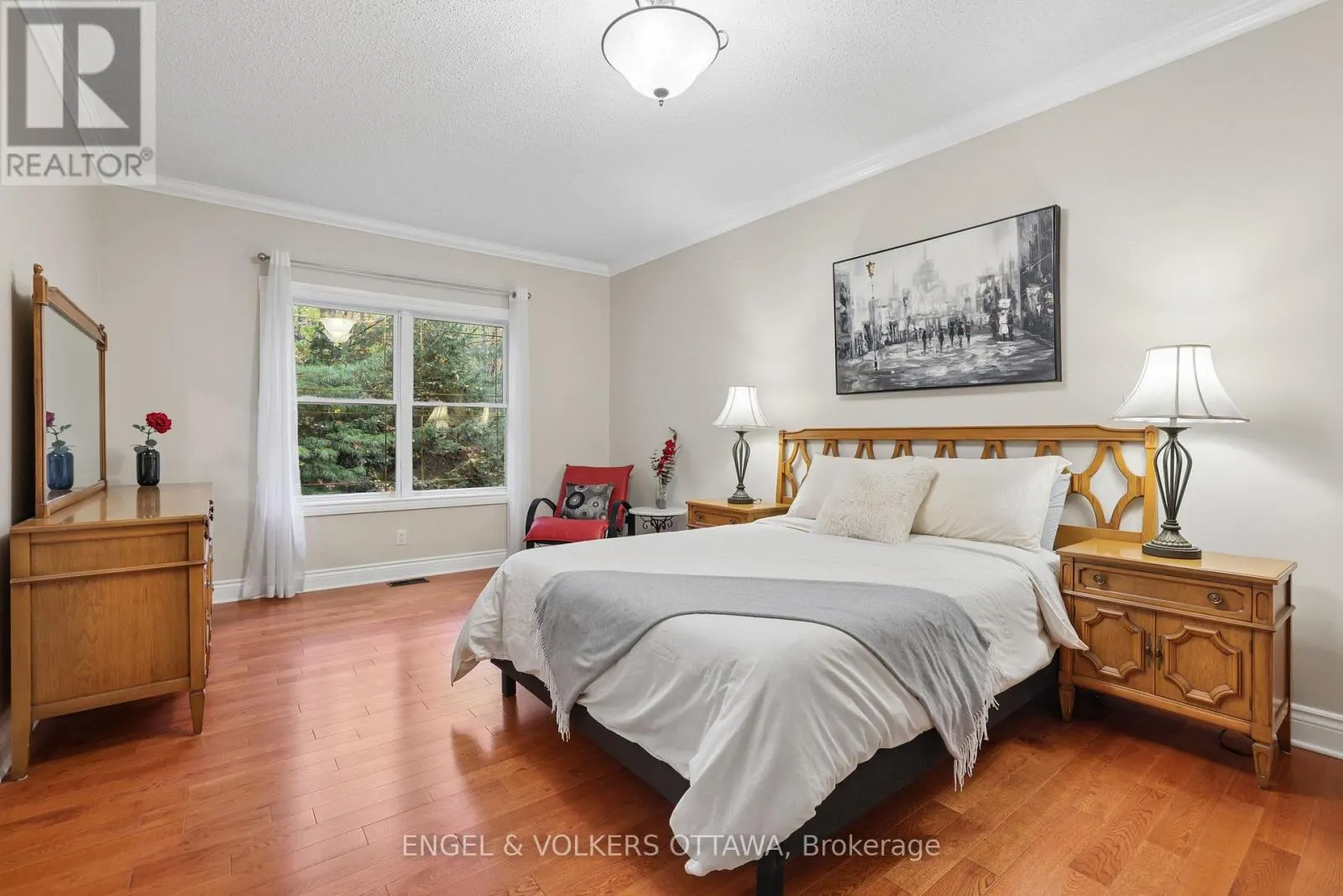 5732 QUEENSCOURT CRESCENT