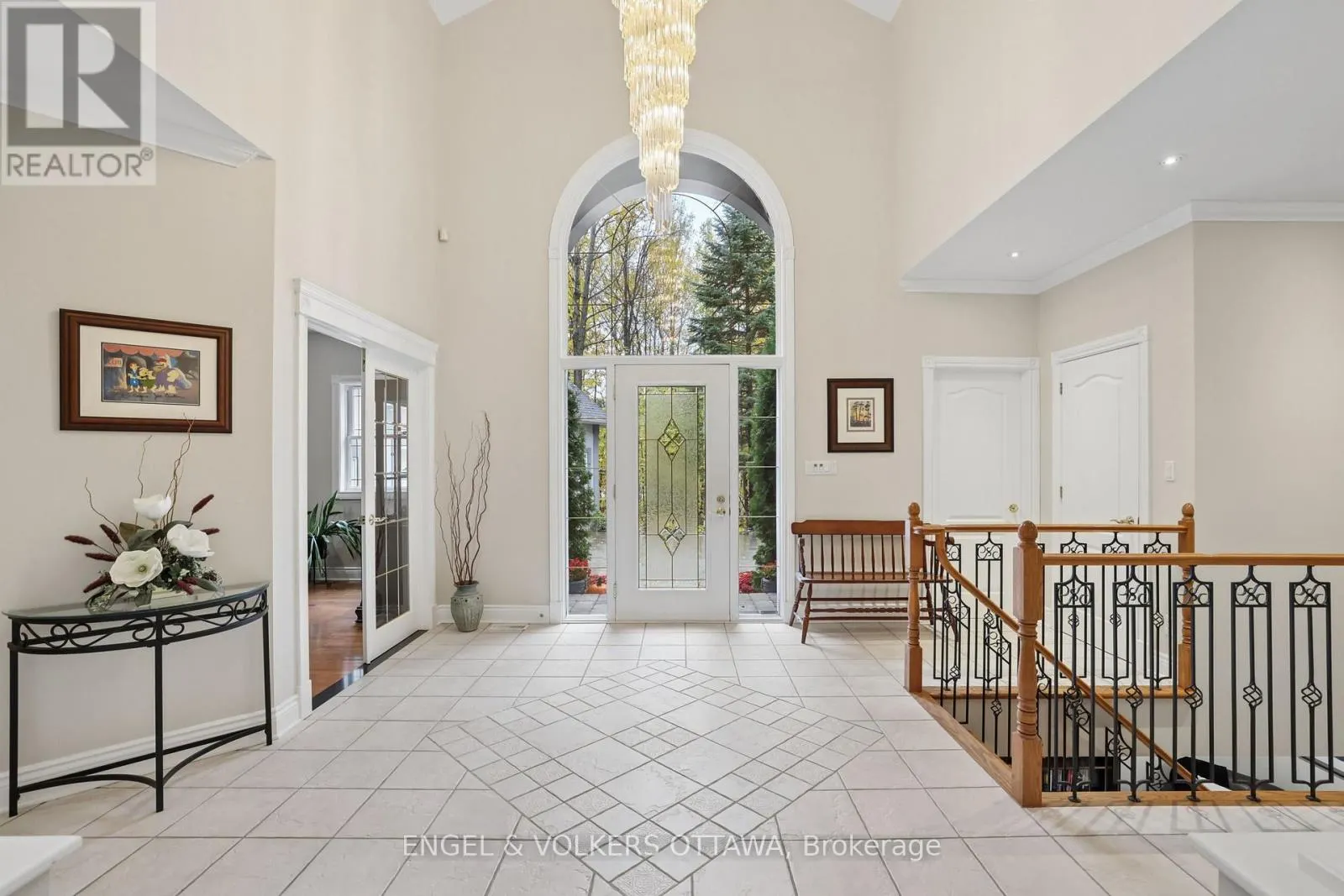 5732 QUEENSCOURT CRESCENT