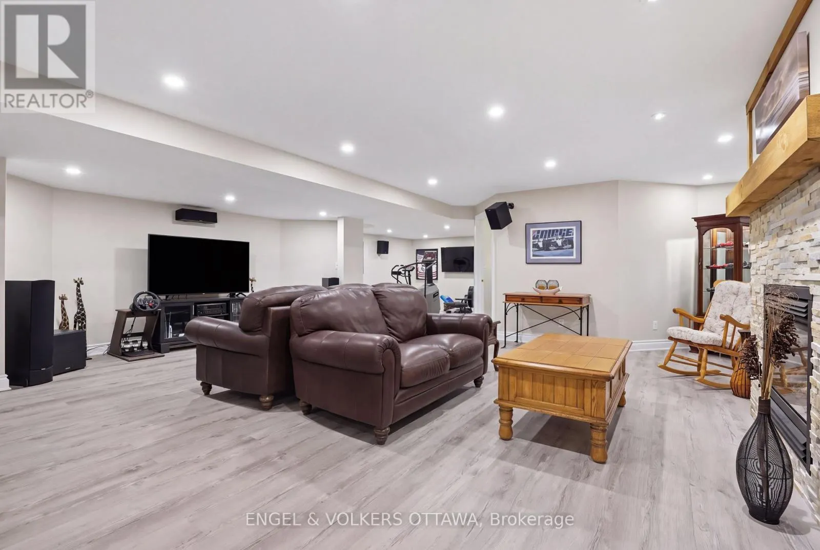 5732 QUEENSCOURT CRESCENT