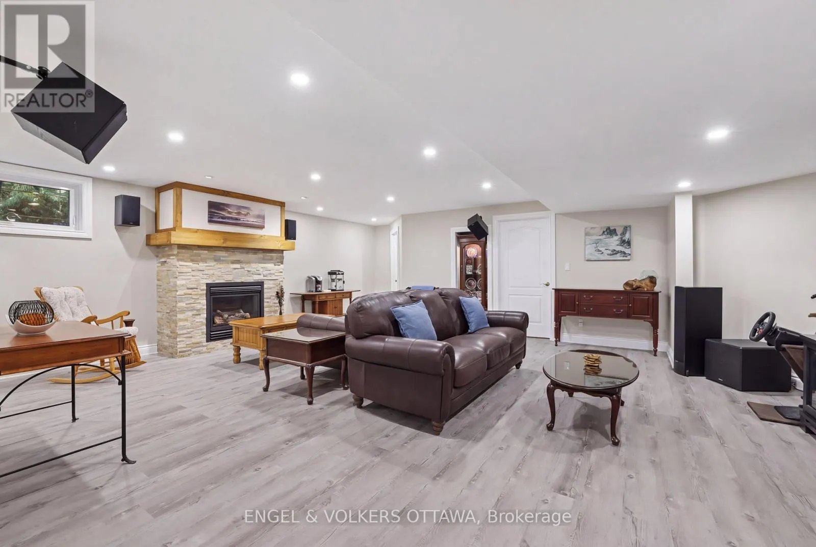 5732 QUEENSCOURT CRESCENT
