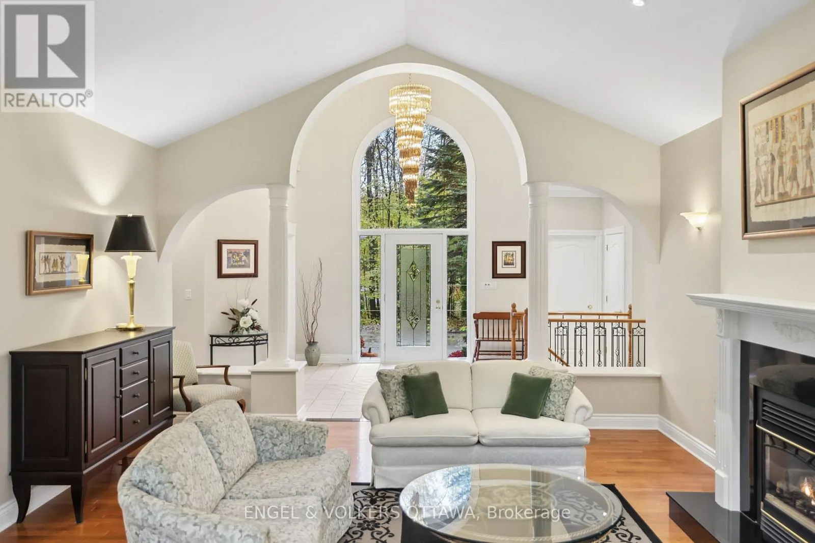 5732 QUEENSCOURT CRESCENT