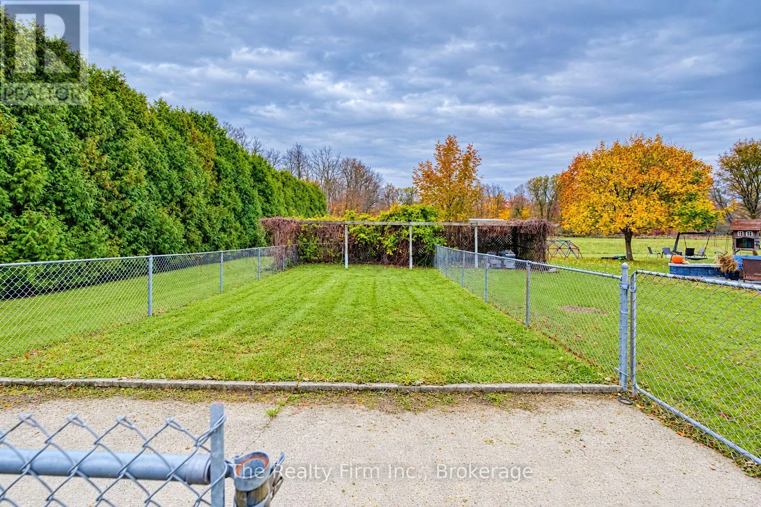 6652 3RD LINE W