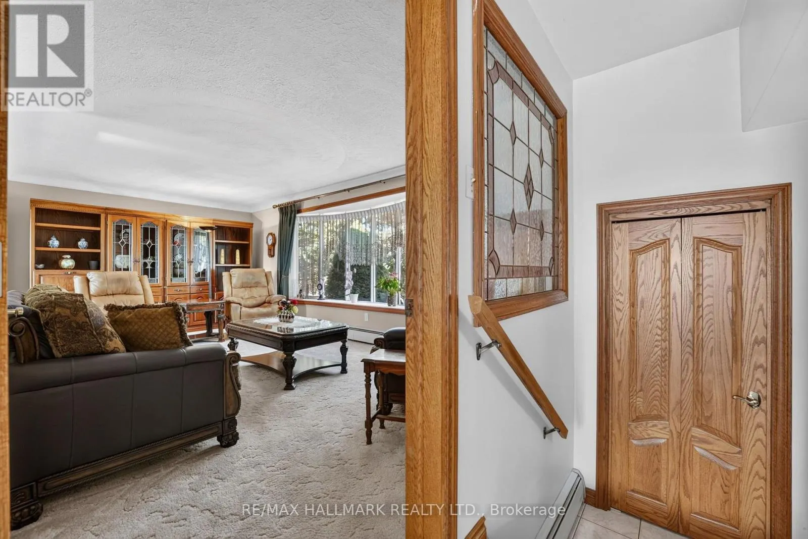 697 RIDGE ROAD W