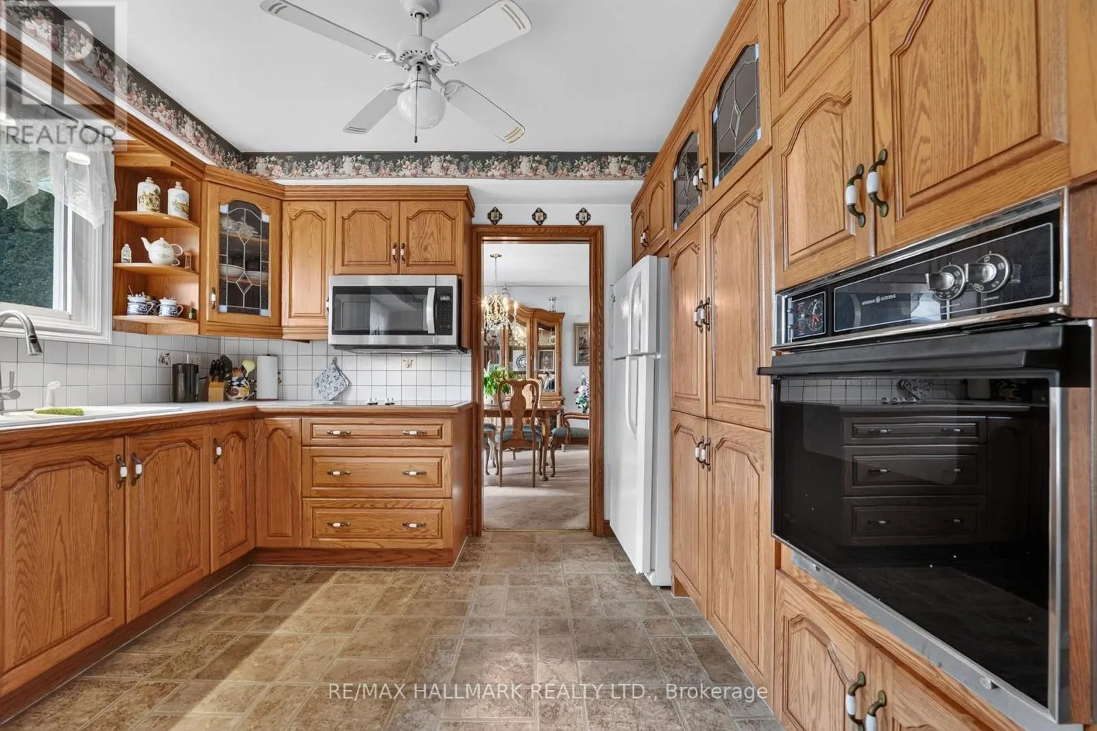 697 RIDGE ROAD W