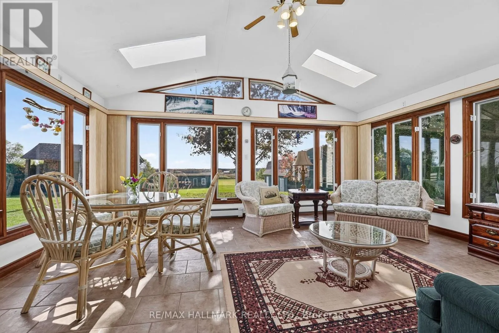 697 RIDGE ROAD W